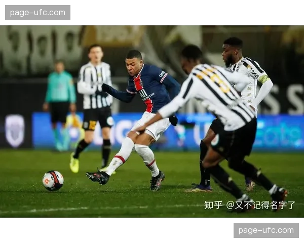 里尔1-0小胜昂热,39岁老将吉鲁点射制胜 里尔1-0小胜昂热,39岁老将吉鲁点射制胜